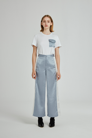 T-SHIRT WITH BLUE BOW