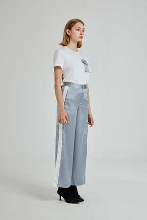 T-SHIRT WITH BLUE BOW
