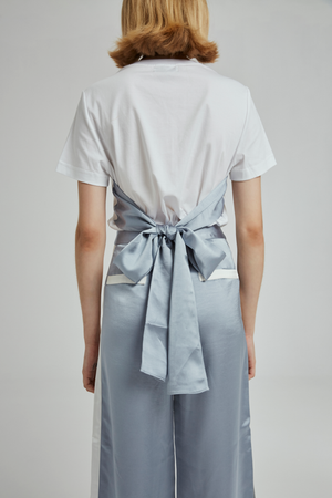 T-SHIRT WITH BLUE BOW