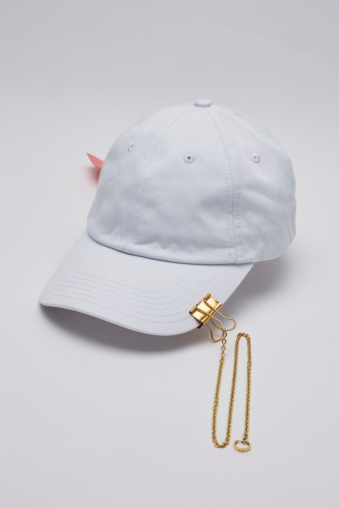 WHITE HANGING CHAIN HAT