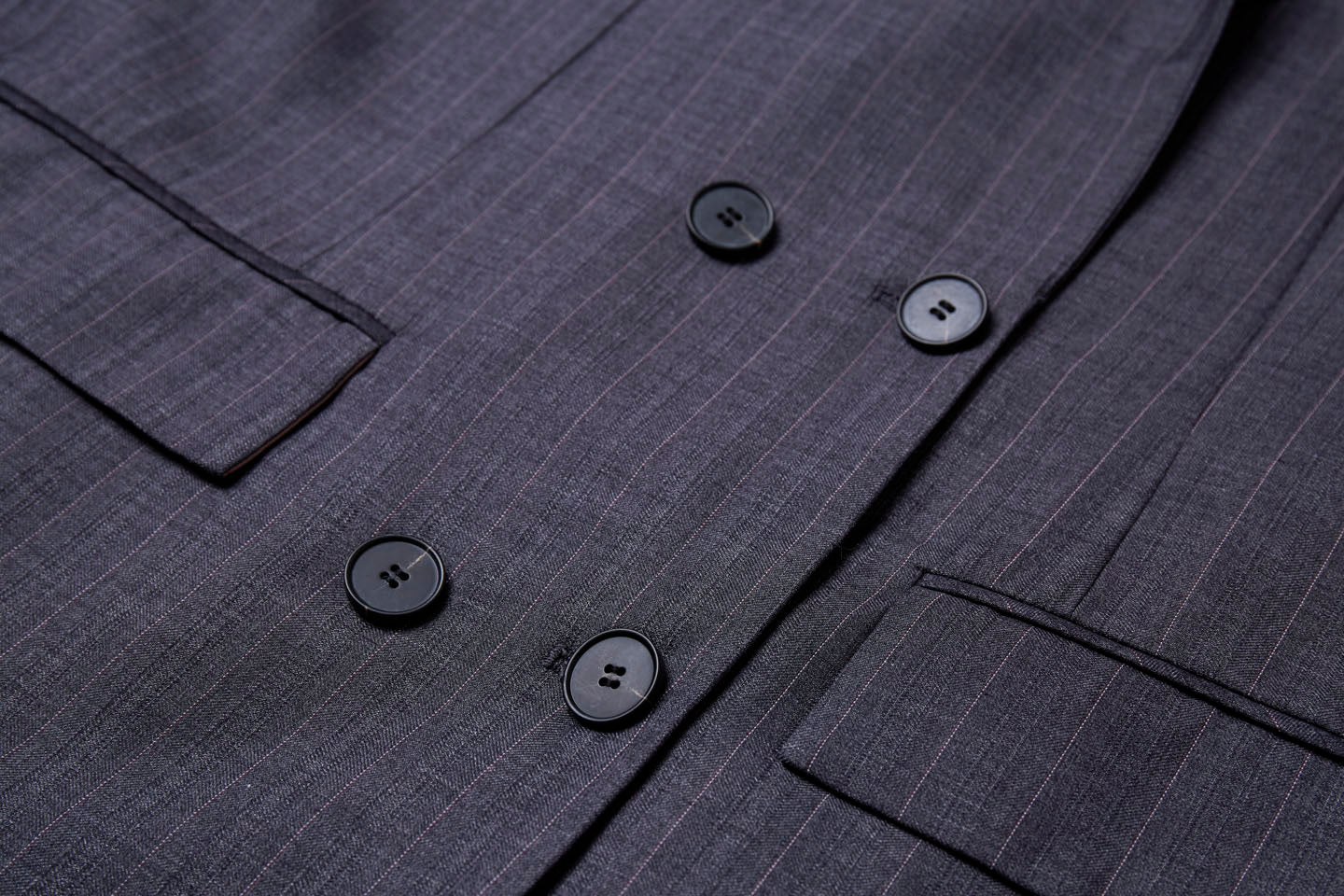 DOUBLE-BREASTED BLAZER