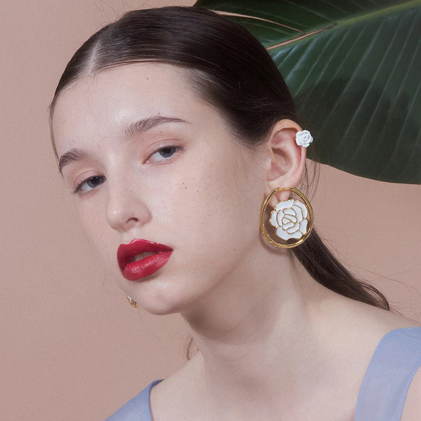 WHITE ROSE EAR CUFF